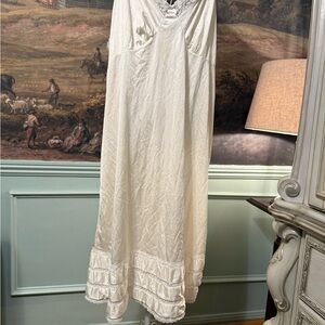 (L) VTG Adonna Vintage Ivory Slip Nightie with Lace Trim